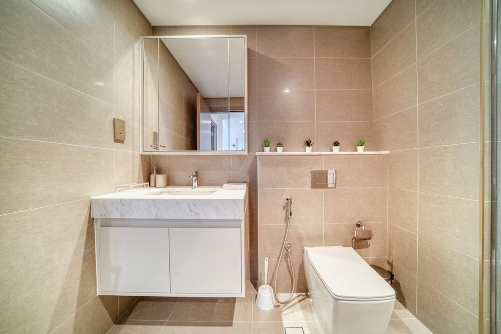 City Lights and Luxury Living Close to Dubai Mall