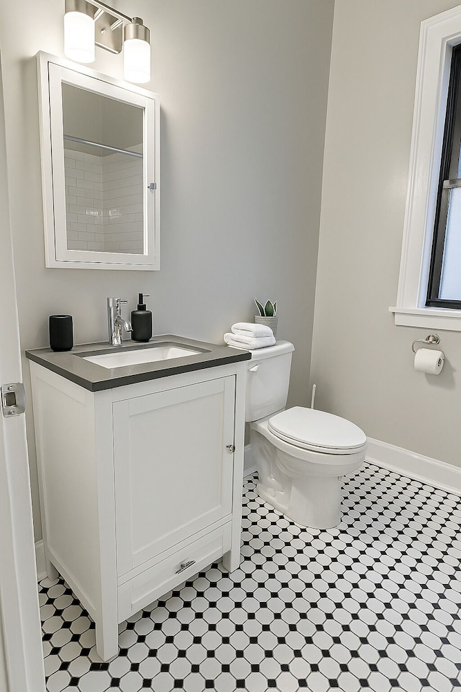 Furnished 3BR - Blackstone 1 - Image 5