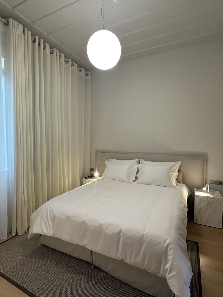 Amalie Suites