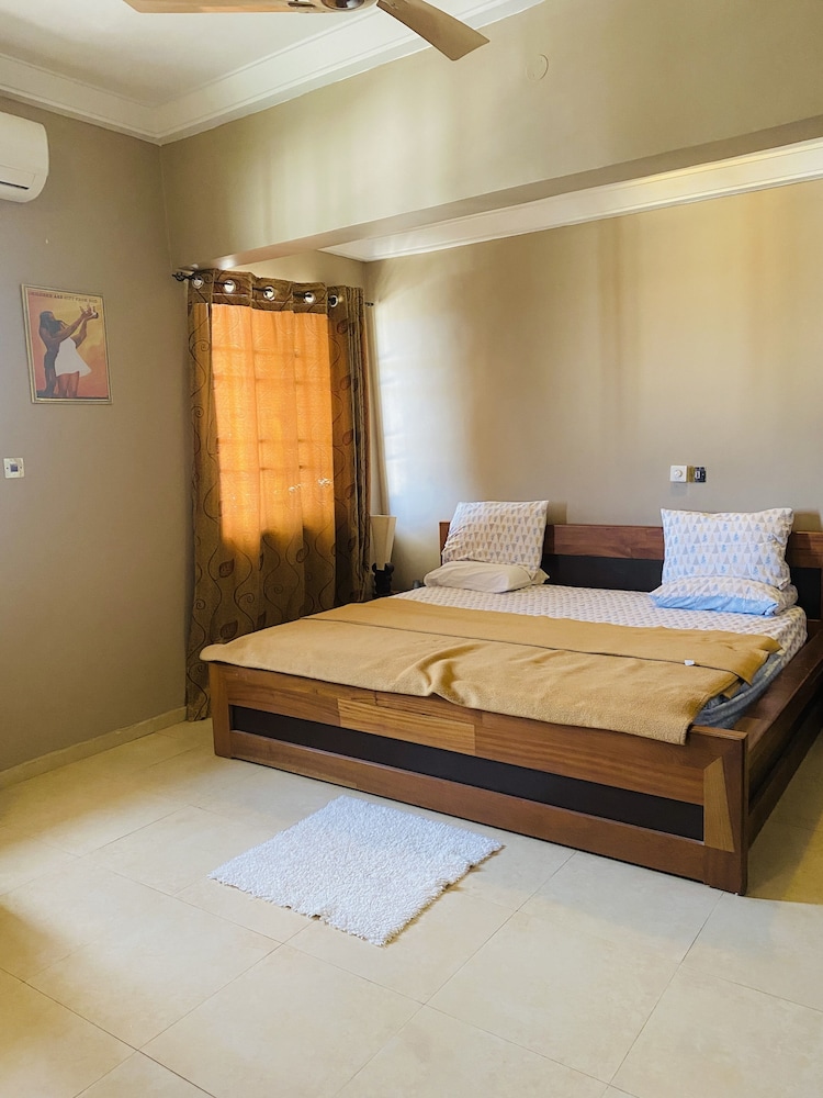 Luxurious Ten-Bedroom Lodge Apartment view 2