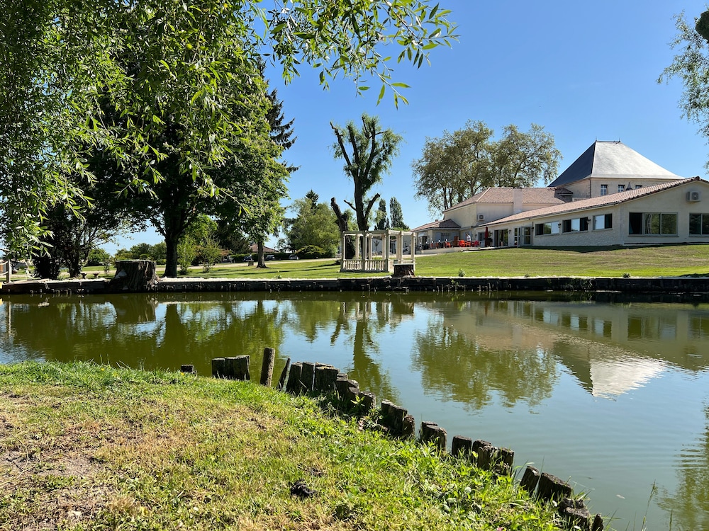 Hotel Domaine de Roullet - Image 1