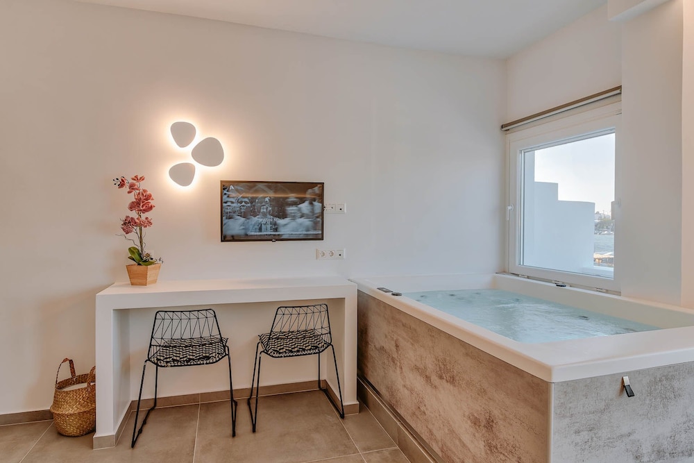 NAUTICA SUITES photo 2