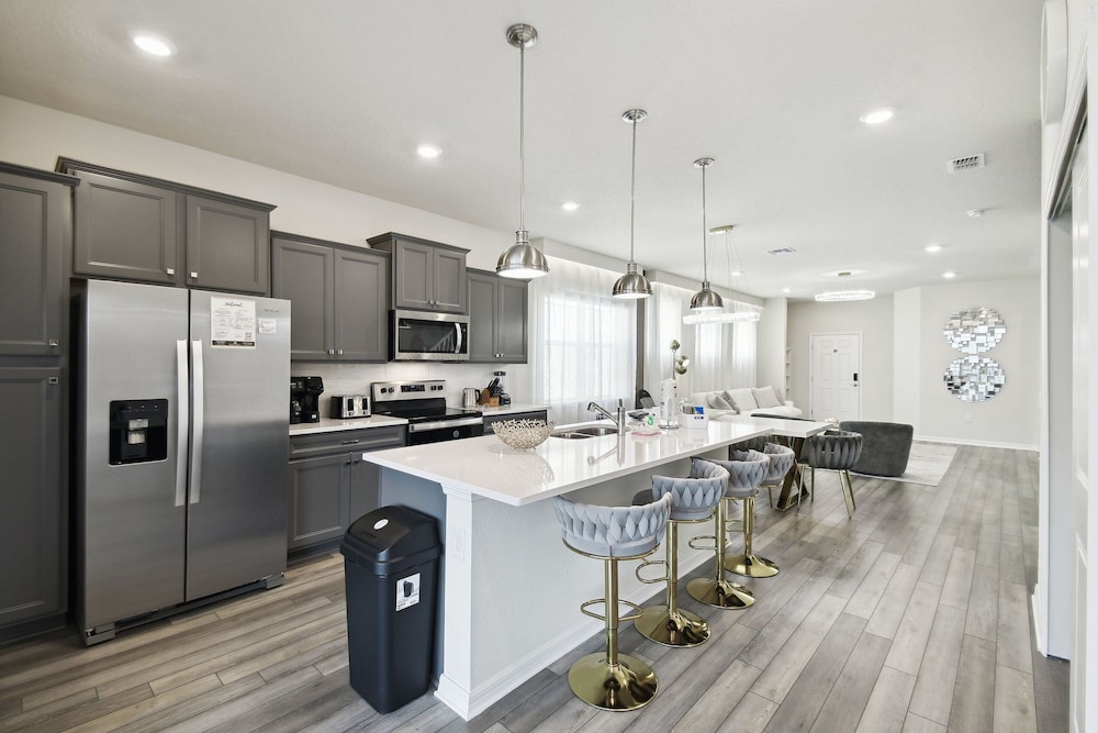 5 BD En-suites, Game Room, Pool, Sleeps 14, Disney