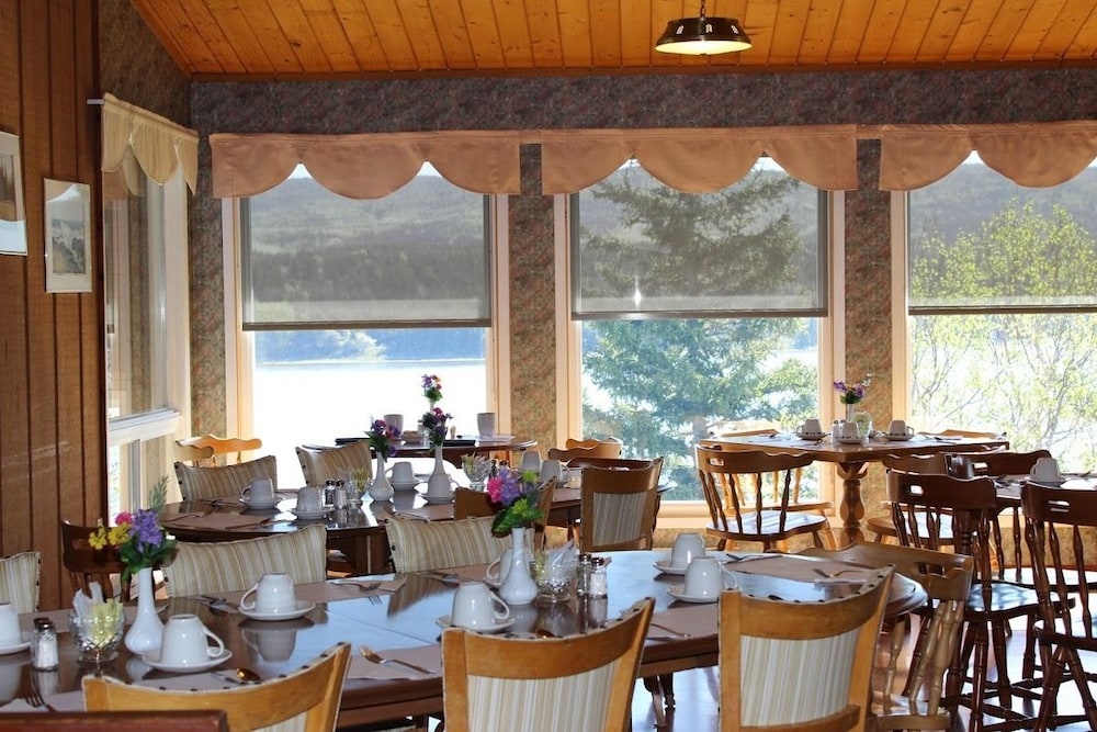 Duck Cove Inn