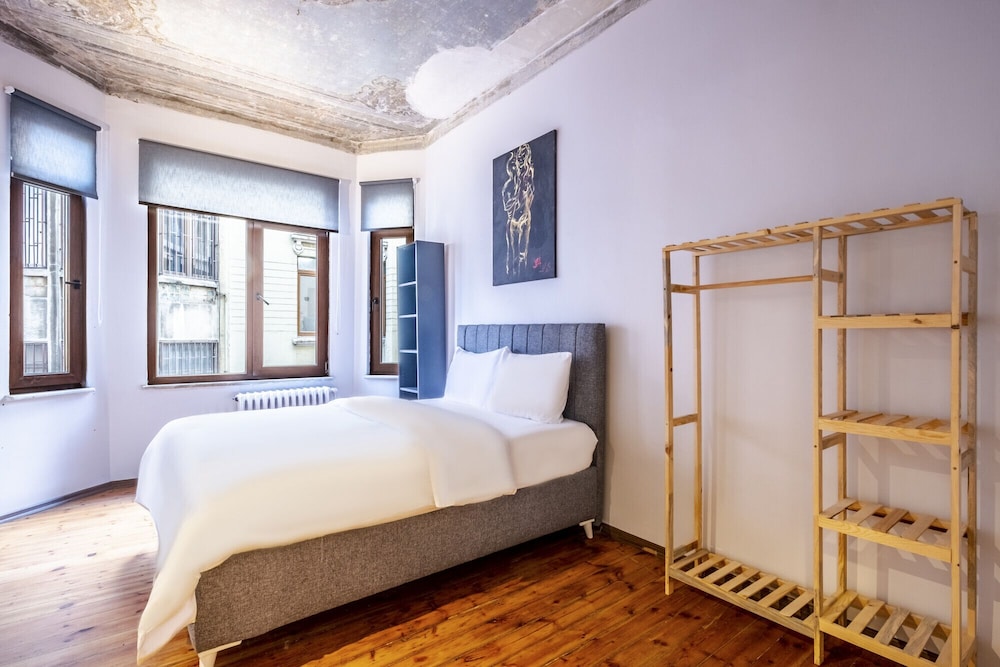 Stylish Flat With Excellent Location in Beyoglu