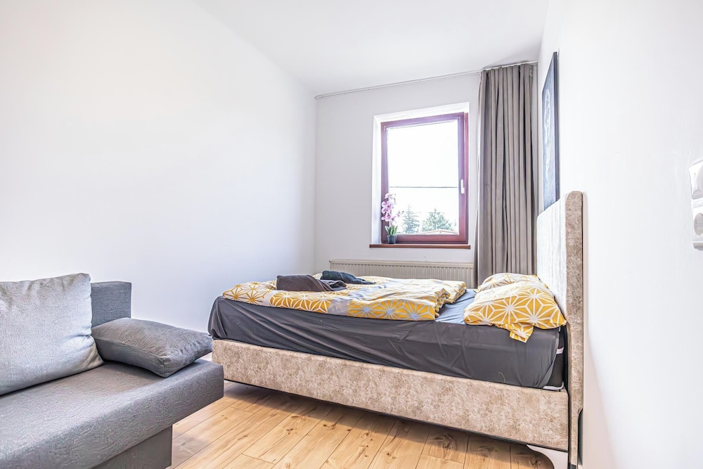 Cozy House Terrace &Garden Sleeps 34