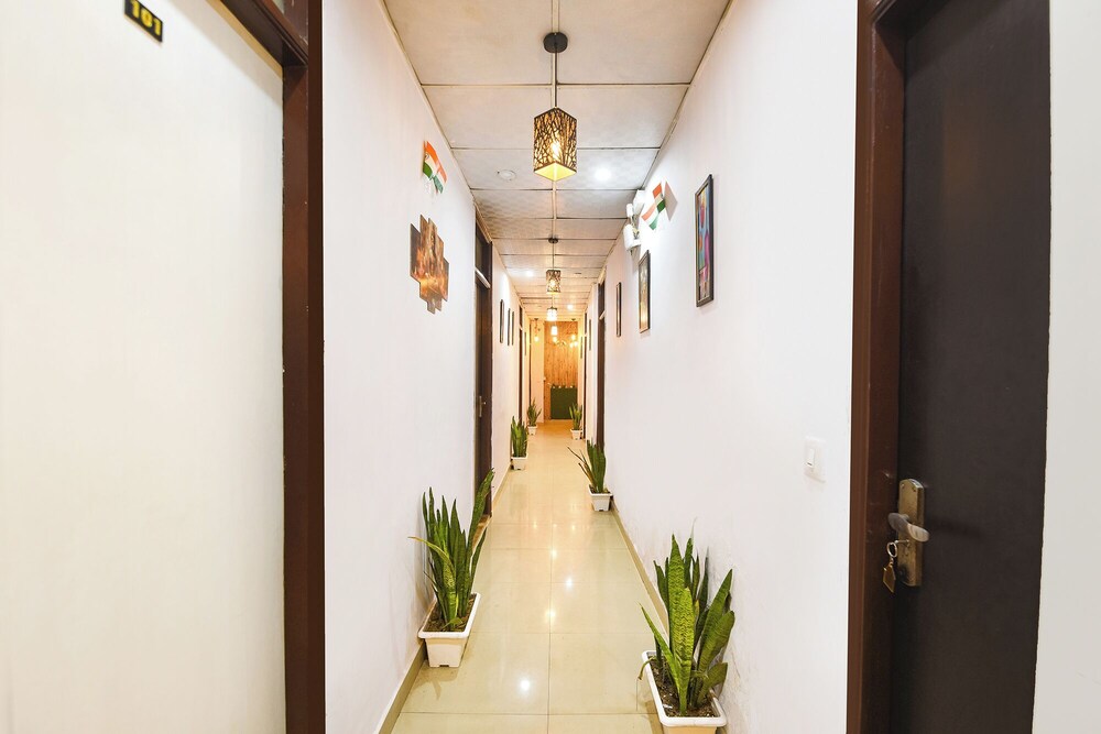 Fabhotel Lotus Inn