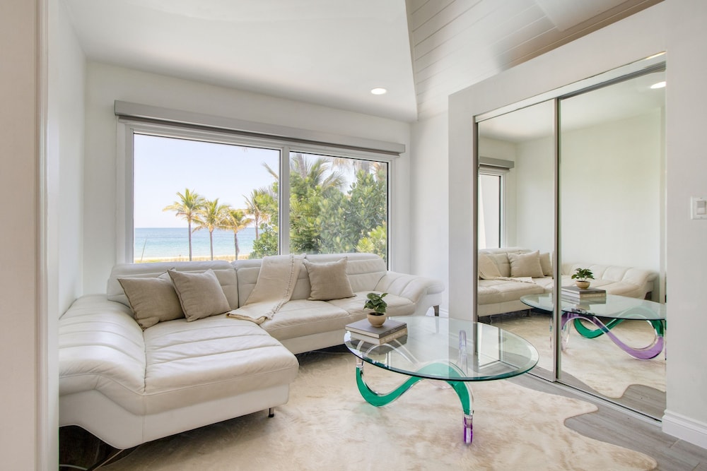 Sea Breeze by Avantstay Across From Fort Lauderdale Beach Pool Out Door Dining Fire pit