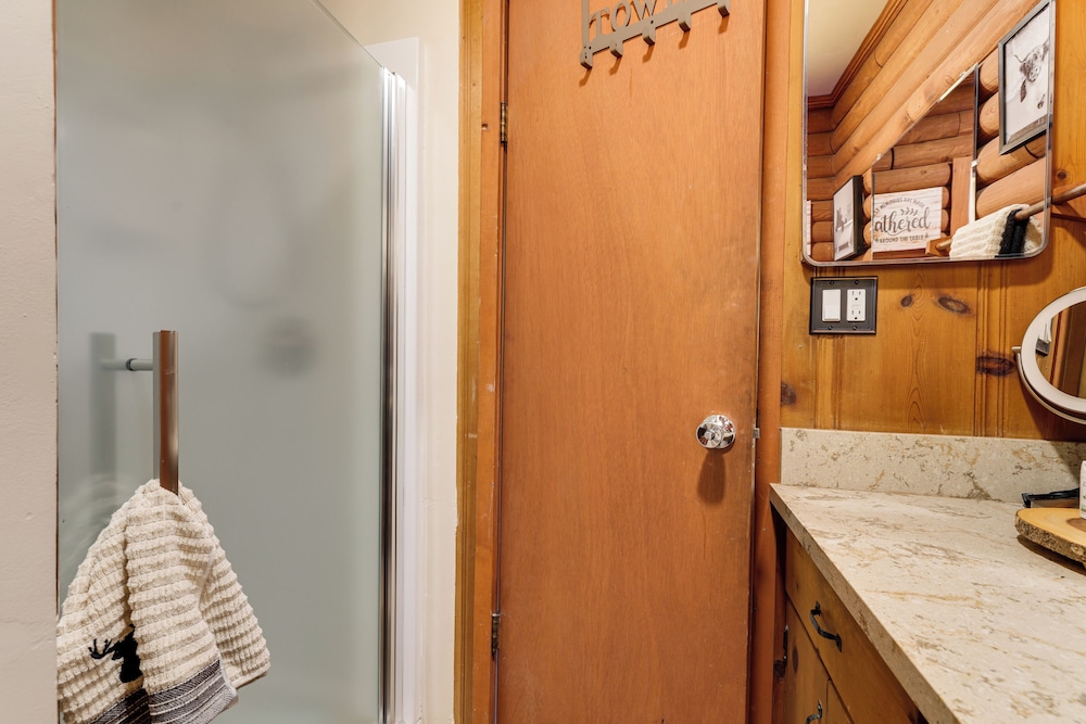 Community Lake Access: Peaceful Cabin in Sonora!