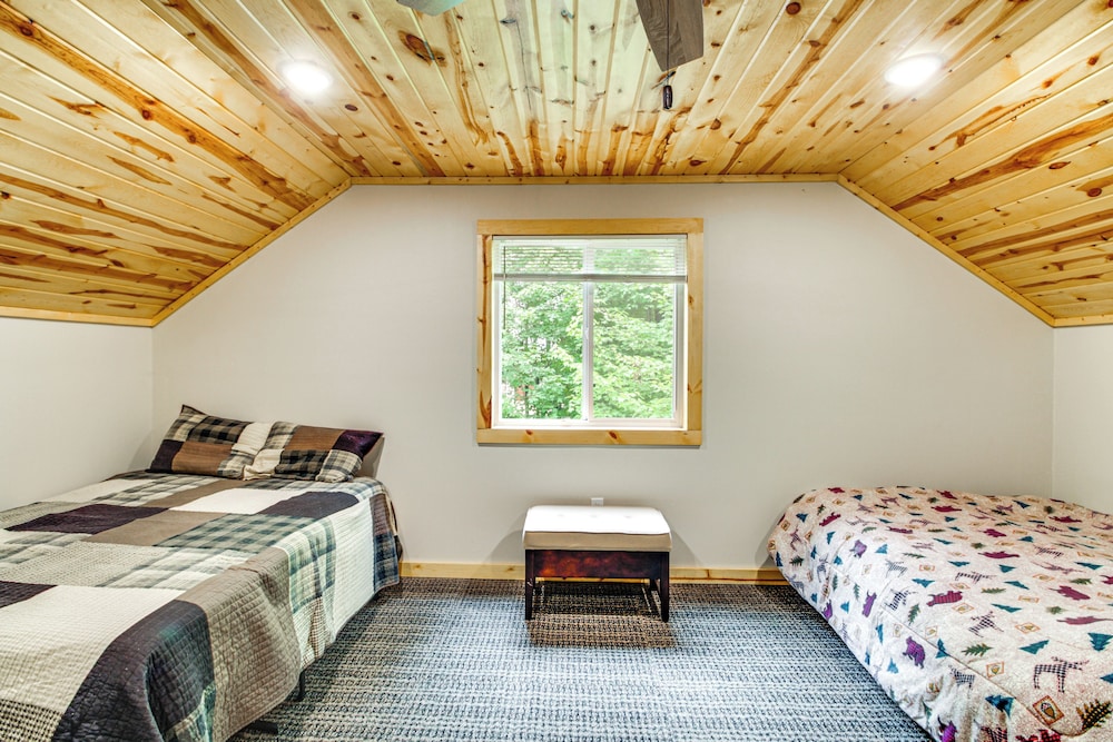 Hot Tub & Game Room: Lakefront Merrifield Retreat!
