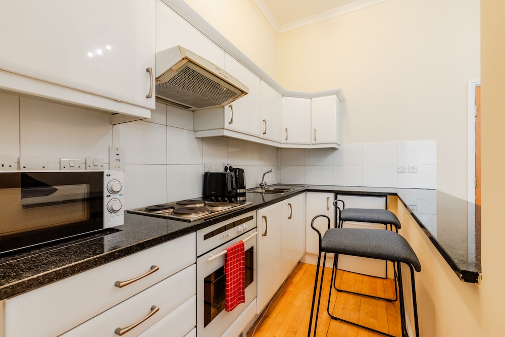 Comfy Apartments in Queensway