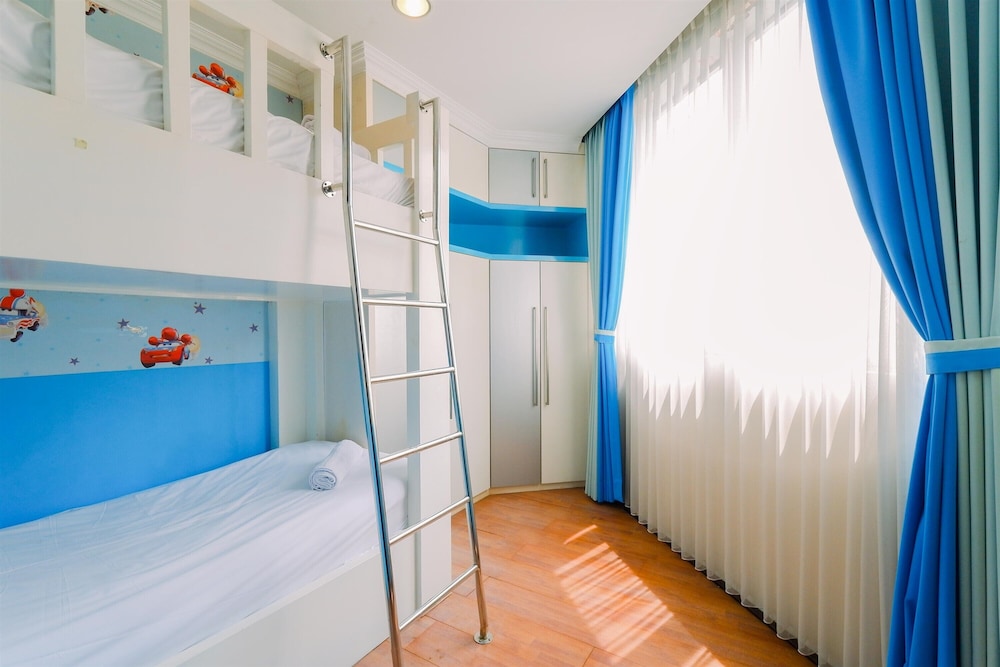 Homey And Comfy Stay 2Br Mangga Dua Apartment