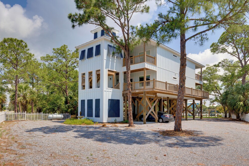 Luxe Family Condo w/ Gulf View in Dauphin Island!