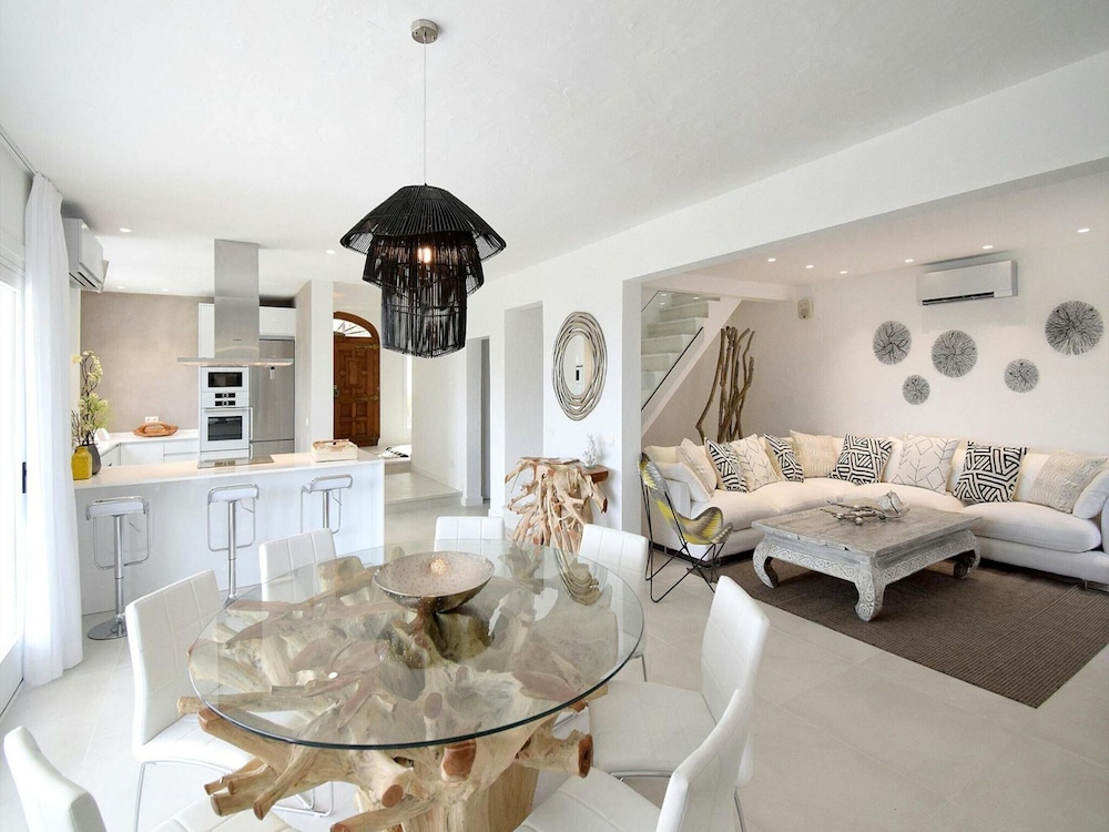 Magnificent Villa With Heated Pool