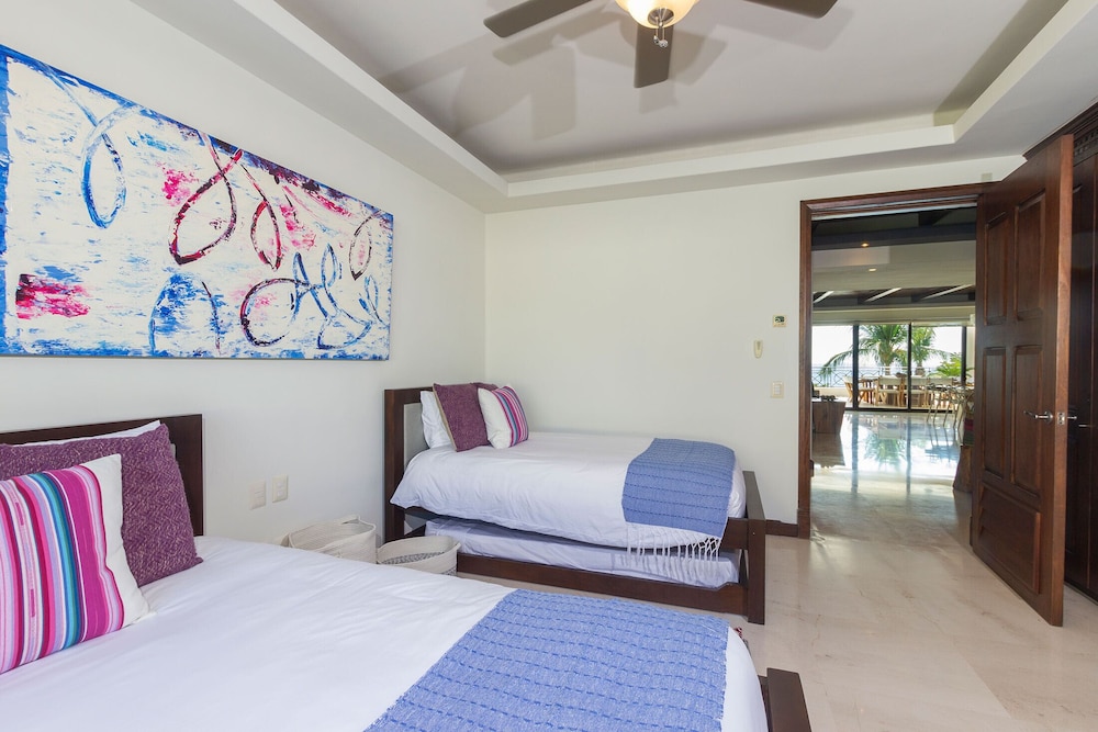 Calm and Cosy 4 Bedroom Condo view 2
