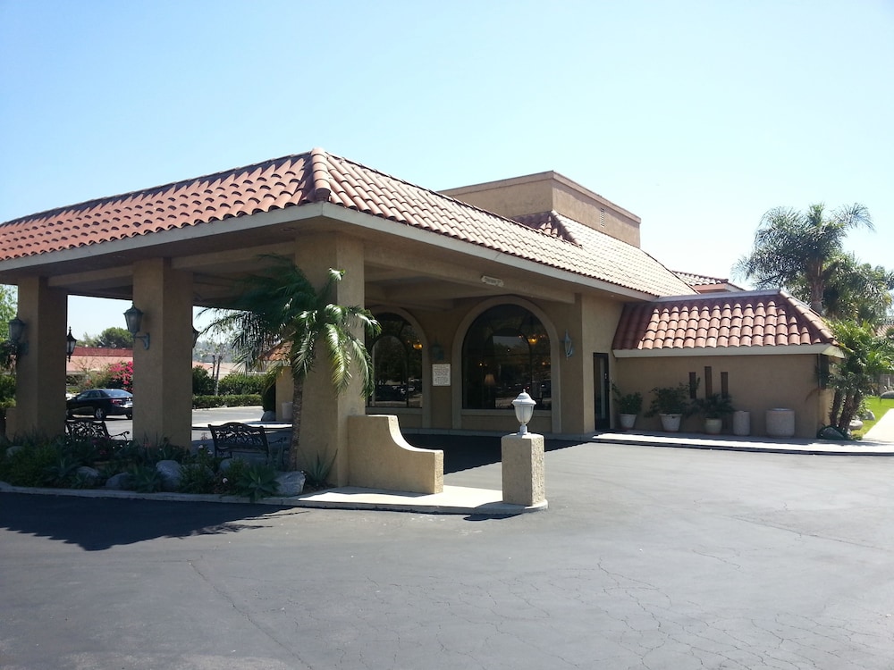 Motel 6 Anaheim Hills — photo 23