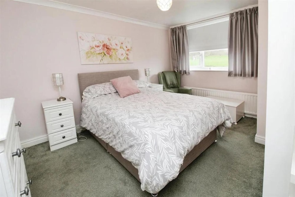 2BR Home/garden/patio/city Access/6 Guests view 2