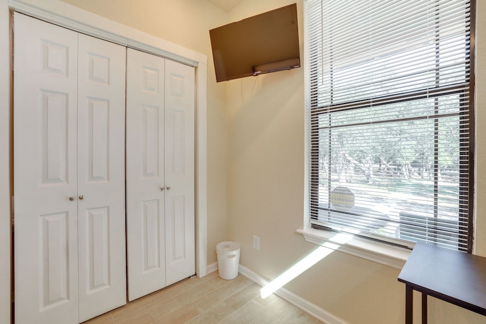 Hill Country Casita Near Guadalupe River!