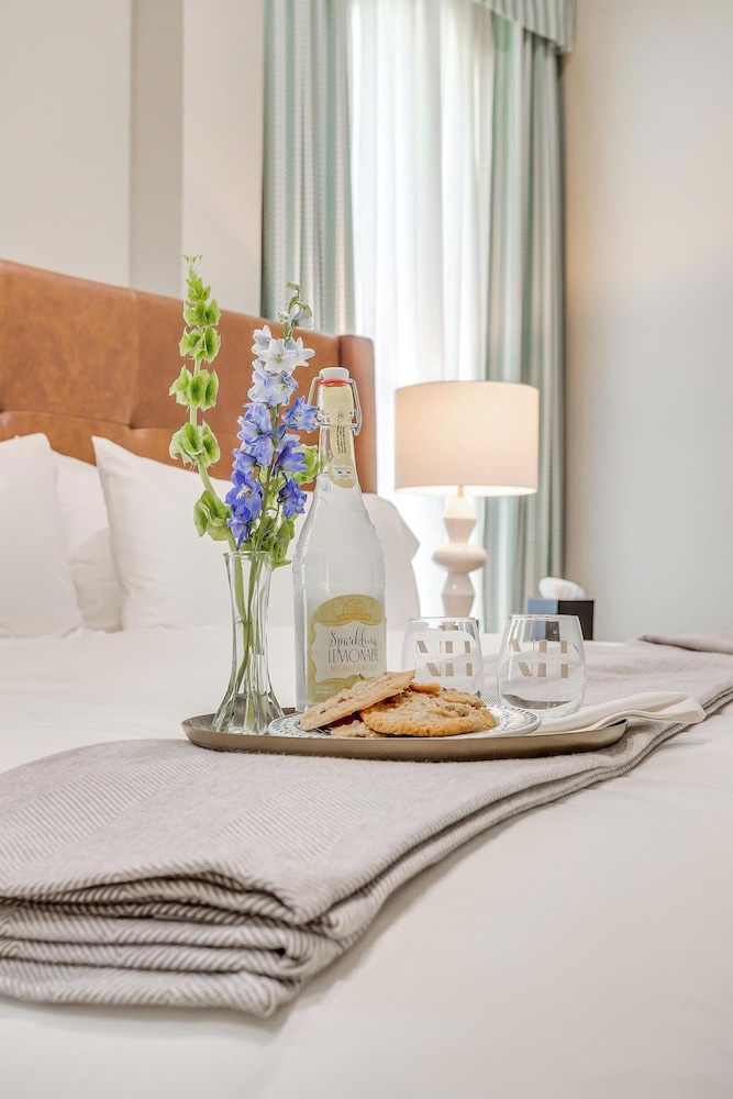 Nutt House Hotel
