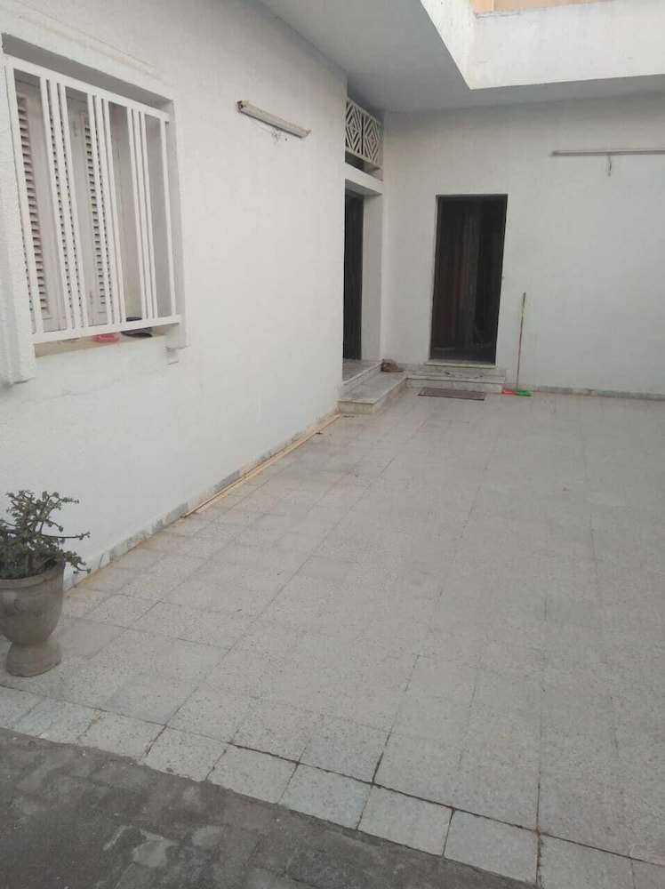 AliWali Room near Airport Tunis Carthage
