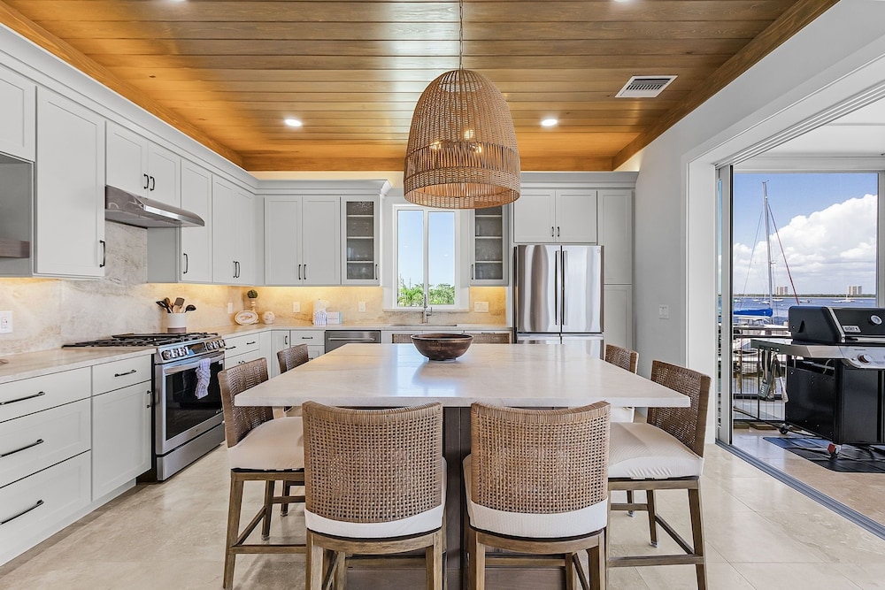 319 Bay & Beach Blessings: Pool Home W/ Water Views! 4 Bedroom Home
