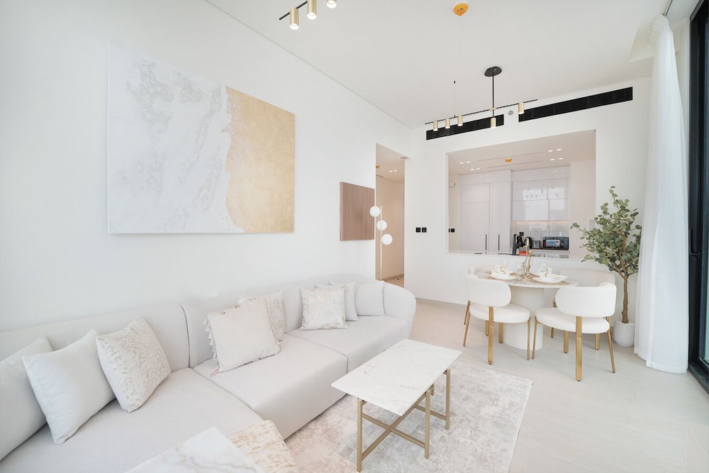 Easygo- Lux 2BR / Private Pool JVC Onyx