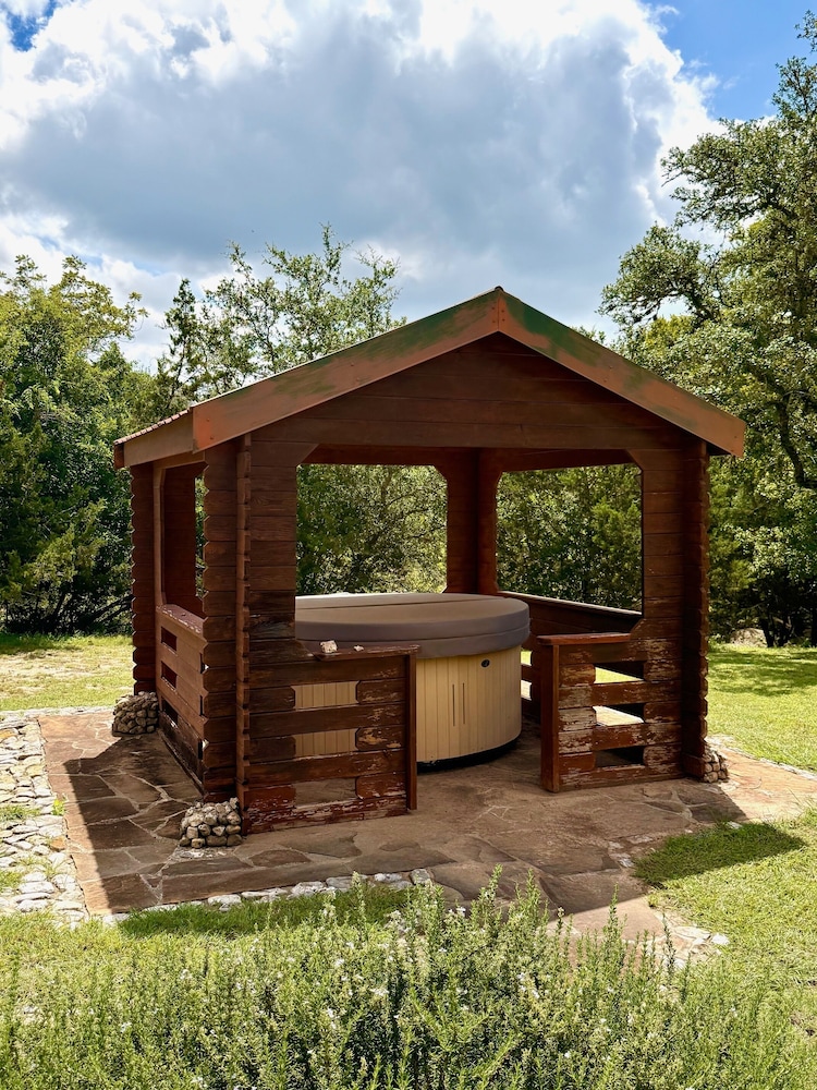 Sistercreek Ranch - First Cabin 2 Bedroom Cabin
