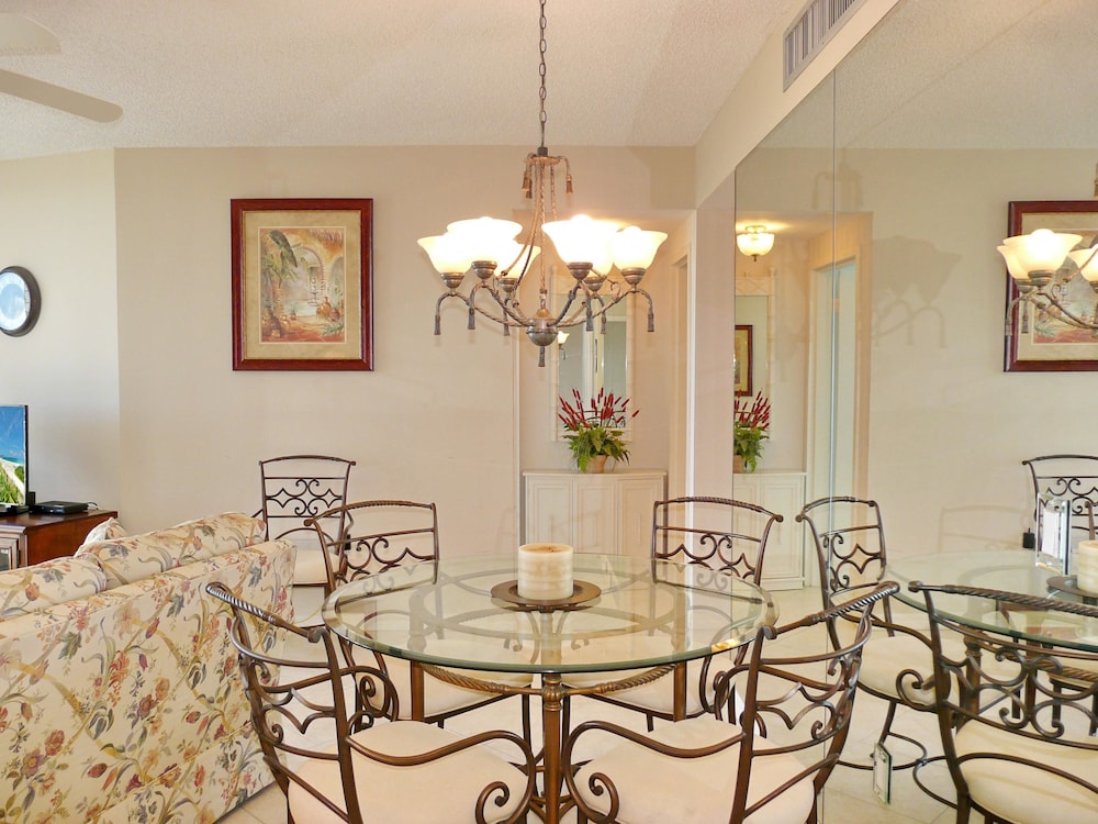 Sunny Beachfront Condo With Pool and Sw-facing Balcony