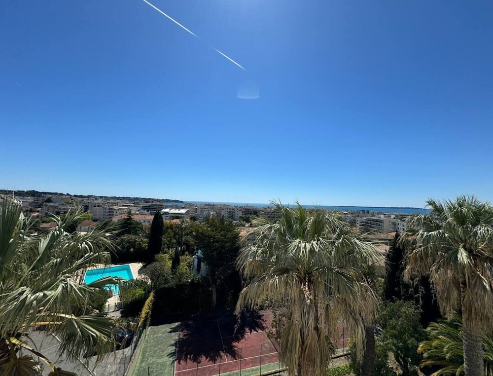 Apartment in Juan-les-pins Near Sandy Beaches