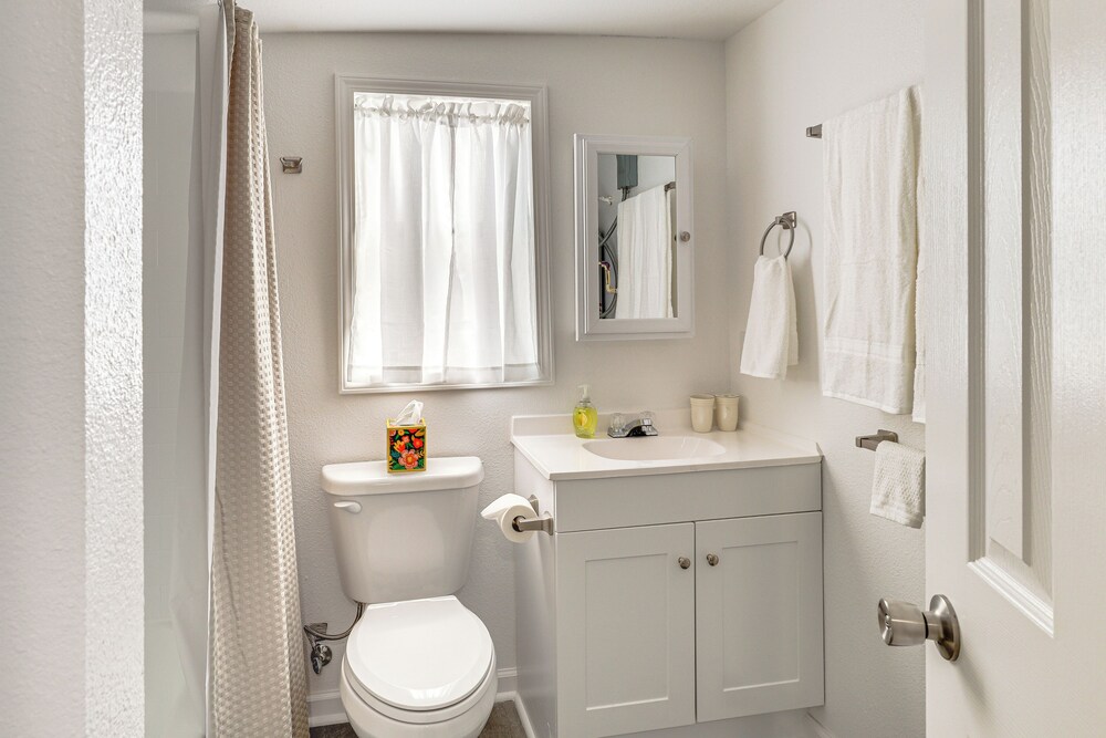 < 1 Mi to Enmu: Pet-friendly Home in Portales!