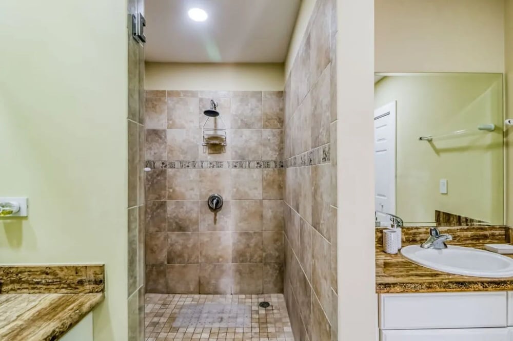 Elegant Condo in High-End Resort Community with Pool and Beach Club Access