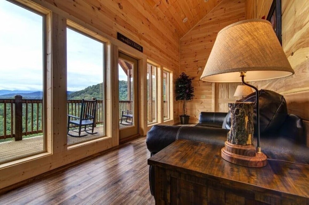 Rocky Top Lodge - 9 Bedrooms, 8 Baths, Sleeps 40 Home by Redawning