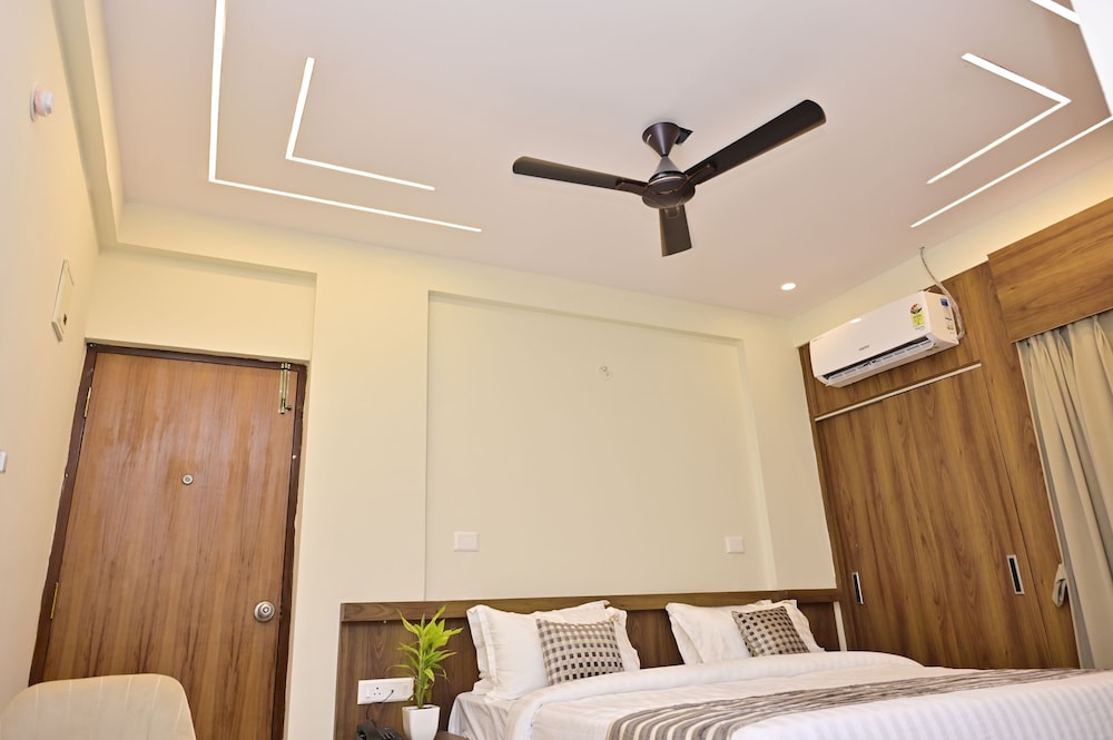 Hotel Noble Nook 100 ft. Road Indiranagar