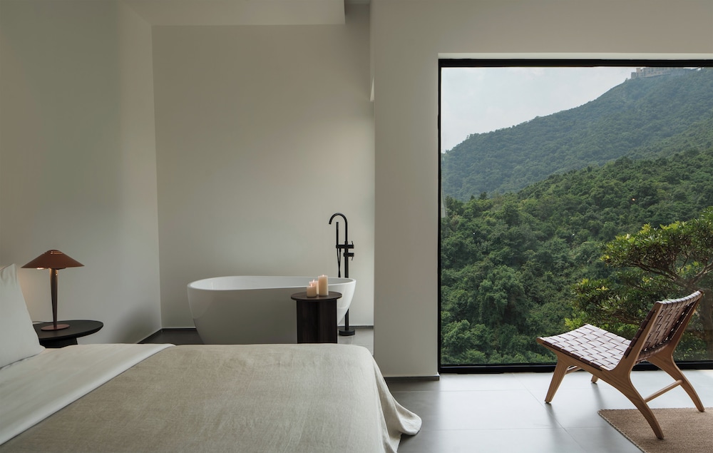 Miyue Shenzhen Tianlu Secret Wild Wizard Holiday Hotel