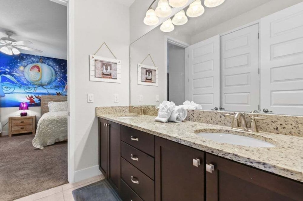 Elegant 8br Retreat W/ Private Pool, Spa & Family-friendly Comfort 8 Bedroom Villa