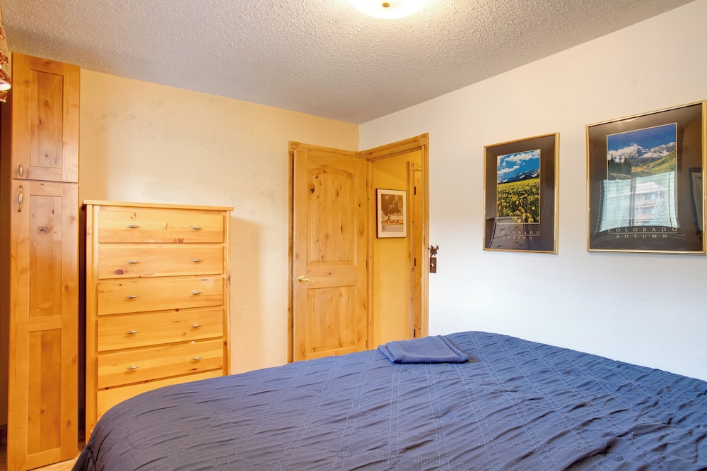 Pool & 3 Hot Tubs: Winter Park Condo on Bus Line