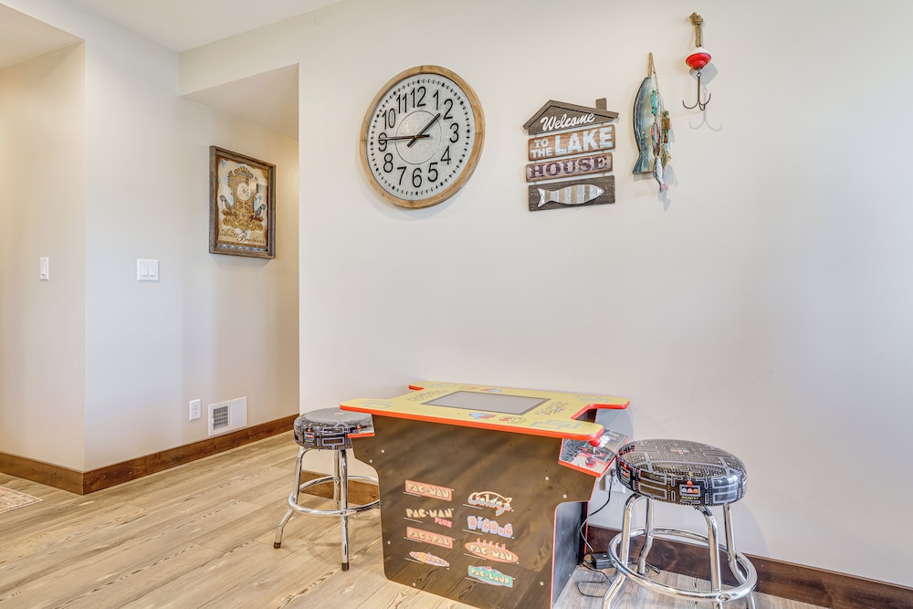 Riverfront Home w/ Seasonal Dock in Wabasha!