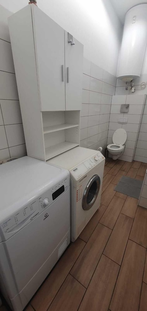 Affordable 2BR Stay 15 Min Enkplatz