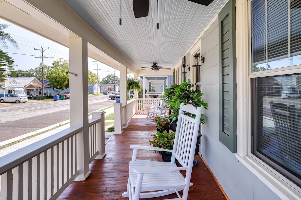 Missouri Retreat w/ Deck, Grill & Shuffleboard! view 3