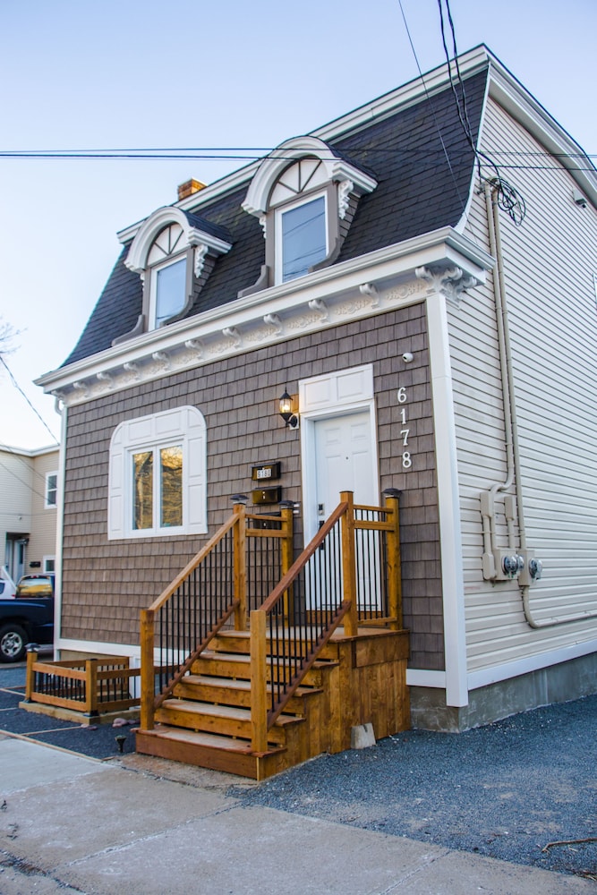 WOW Luxury Suites - Halifax Downtown