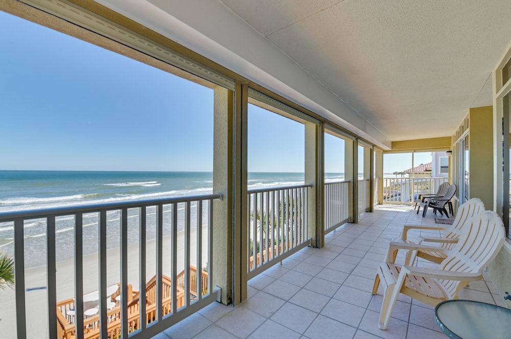 Oceanfront Escape on Wilbur Beach!