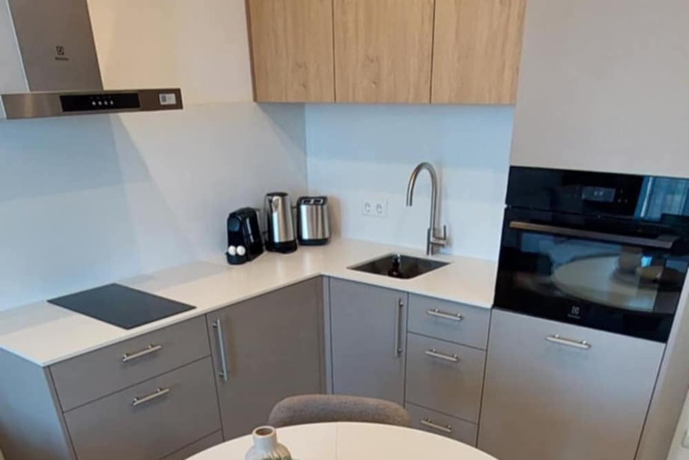 Kunigiskes Apt- Sleeps 4 - Pool & Hot Tub