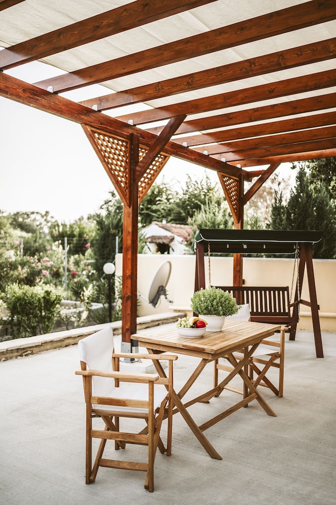 Potamos Apartments