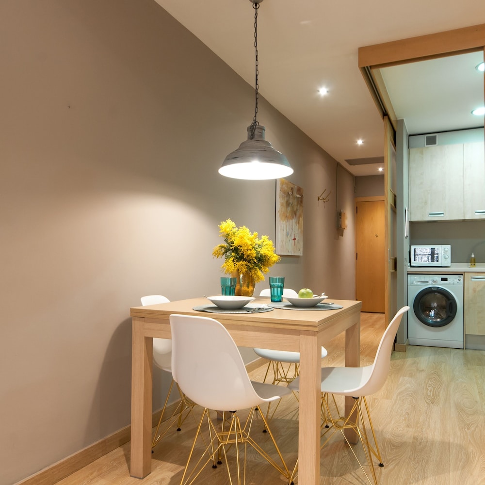 Paseo DE Gracia Modernist Apartment TWO BED TWO Bath By Myrentalhost