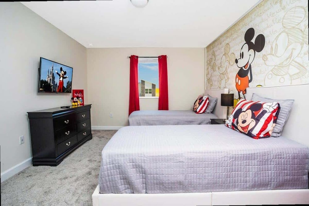Spacious 7BR w Pool Spa Game Room Near Disney