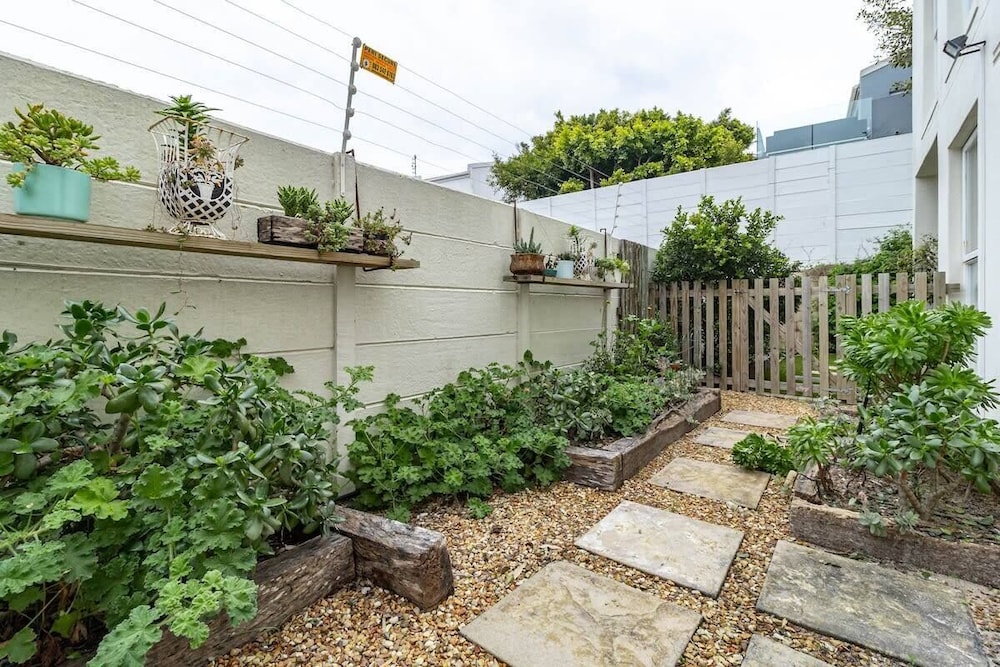 3 Bedroom Family Home - Houtbay