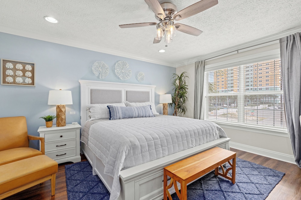 Escape to Sand Dollar Holler: Coastal Retreat, 3 Beds, 2.5 Baths, Sleeps 10!