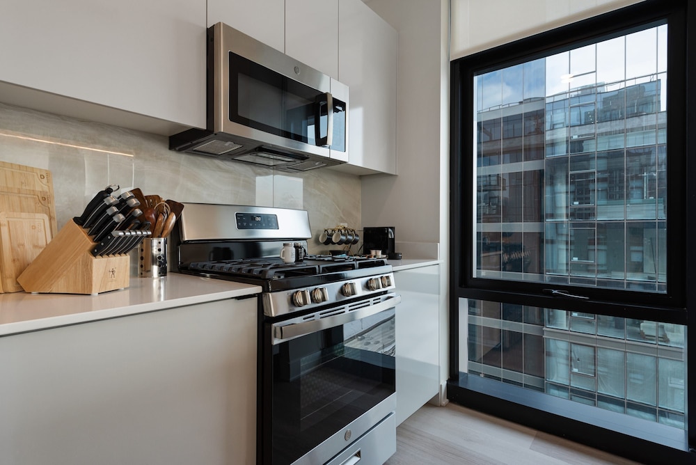 Fulton Market Group Hub 2 Units Walk to Dining