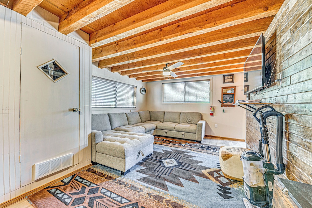 < 1 Mi to Grindstone Lake: Cabin w/ Large Yard!