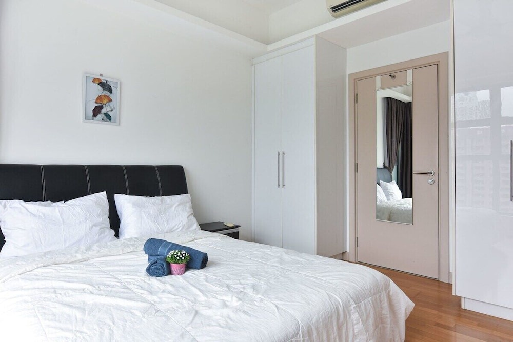 Modern High Floor 3BR Apt Bathtub Bkt Bintang